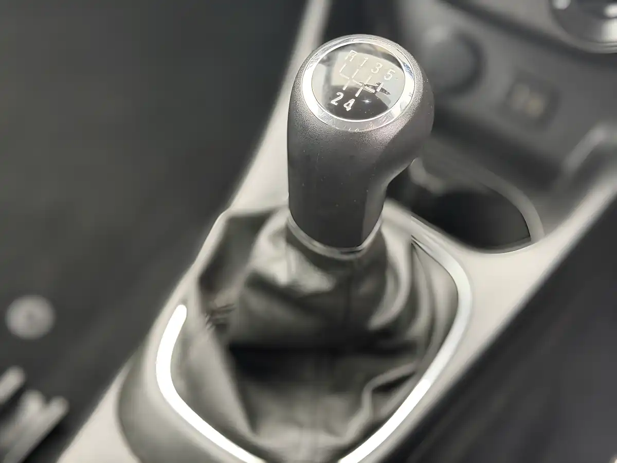 Used 2015 Vauxhall Corsa Design Black - Interior and Exterior details 16