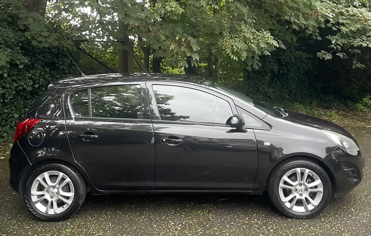Used 2015 Vauxhall Corsa Design Black - Interior and Exterior details 2
