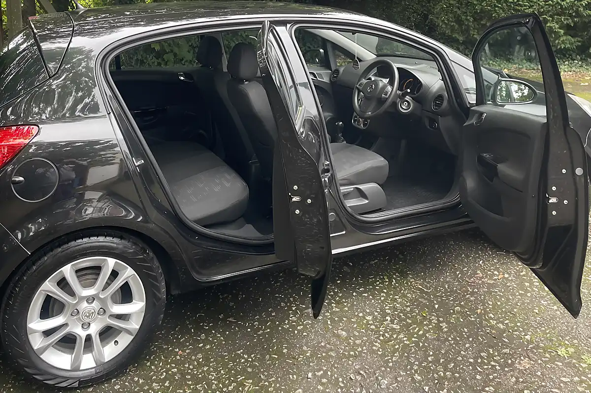 Used 2015 Vauxhall Corsa Design Black - Interior and Exterior details 7