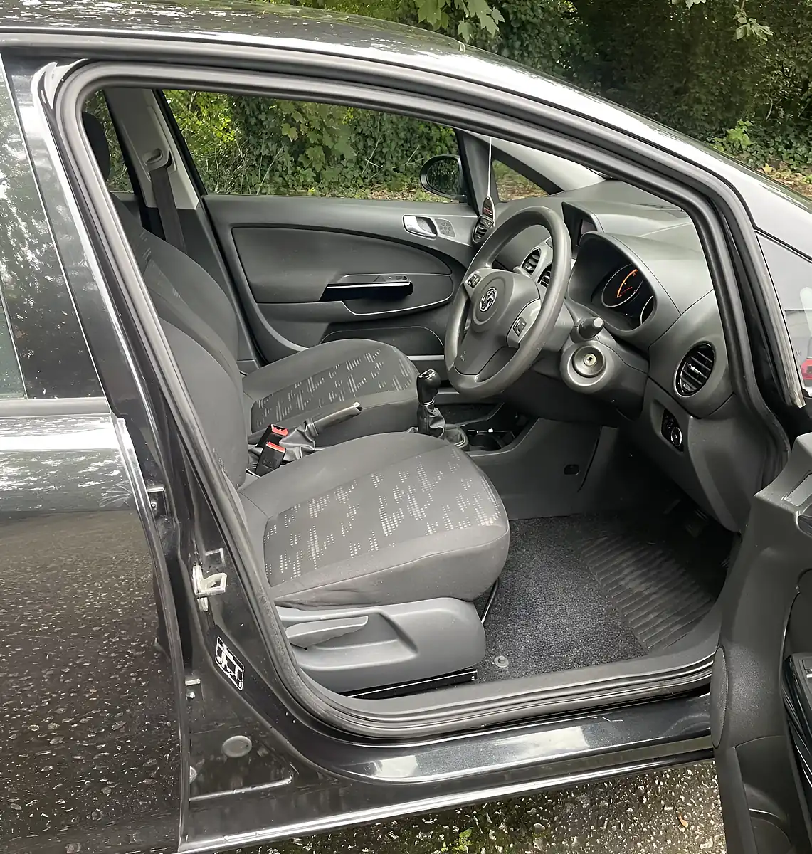 Used 2015 Vauxhall Corsa Design Black - Interior and Exterior details 8