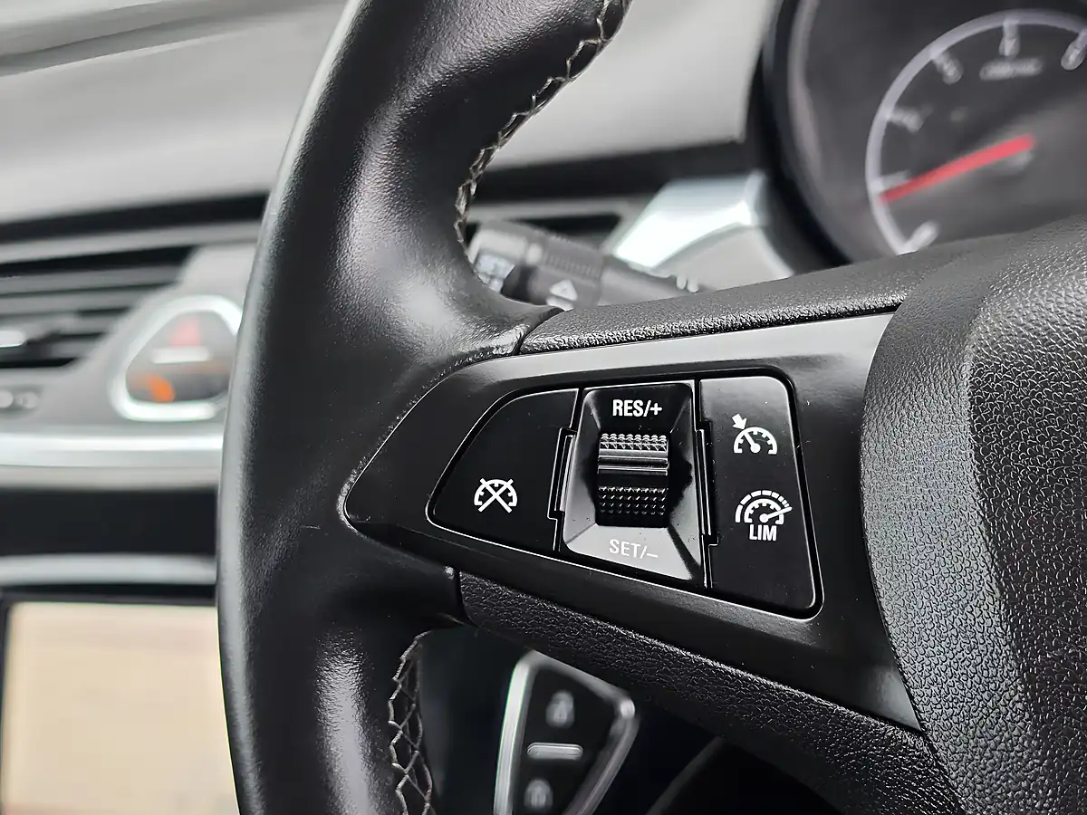 Used 2015 Vauxhall Corsa Design Red - Interior and Exterior details 12