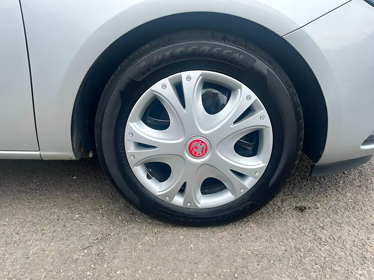 Used 2015 Vauxhall Corsa Design Silver - Interior and Exterior details 12