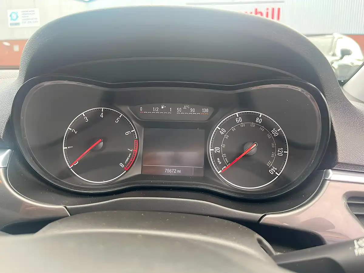 Used 2015 Vauxhall Corsa Design Silver - Interior and Exterior details 16