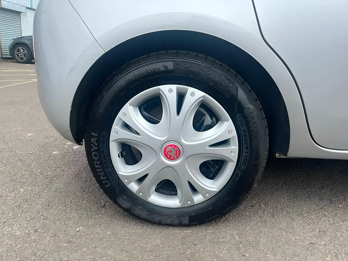 Used 2015 Vauxhall Corsa Design Silver - Interior and Exterior details 8