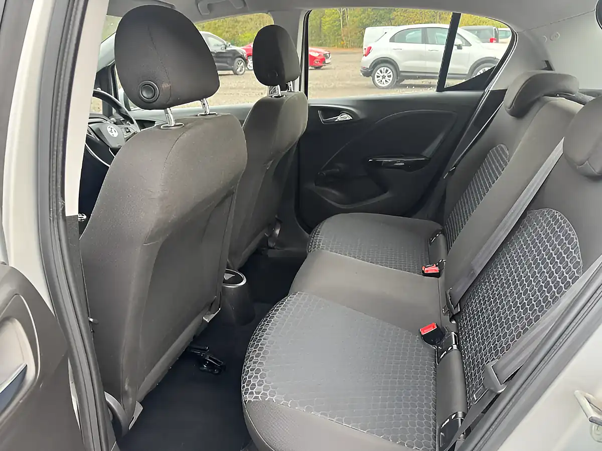 Used 2015 Vauxhall Corsa Design Silver - Interior and Exterior details 11