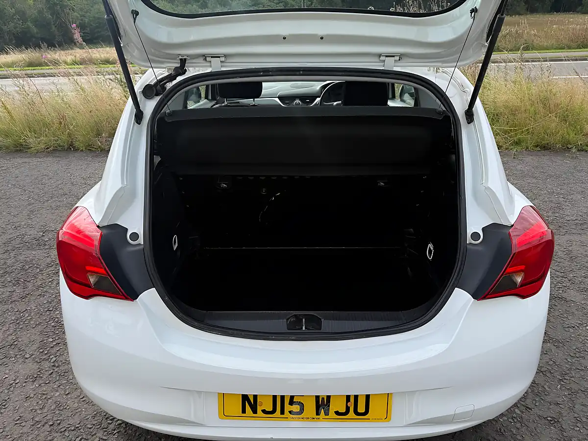 Used 2015 Vauxhall Corsa Design White - Interior and Exterior details 19