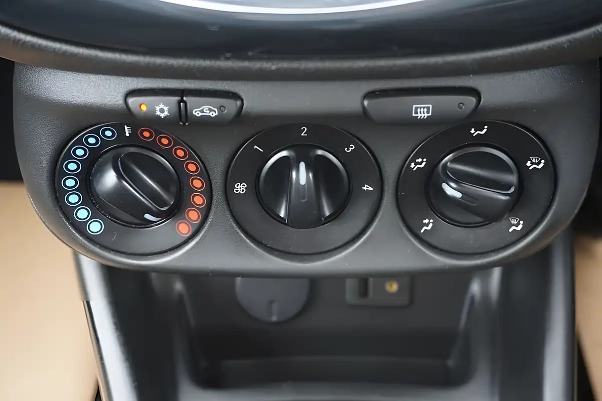 Used 2015 Vauxhall Corsa Energy Black - Interior and Exterior details 17