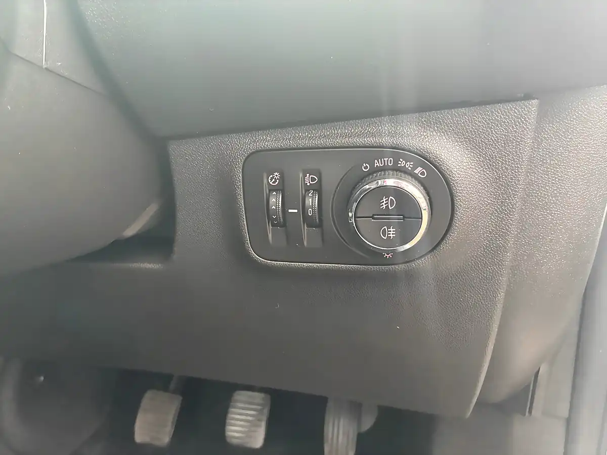Used 2015 Vauxhall Corsa Energy White - Interior and Exterior details 15