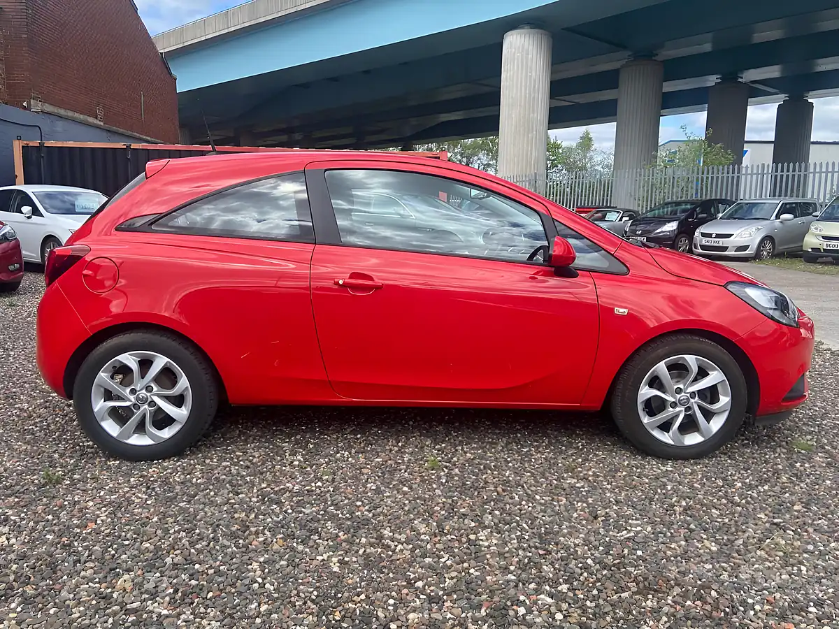 Used 2015 Vauxhall Corsa Excite Ac Red - Interior and Exterior details 10
