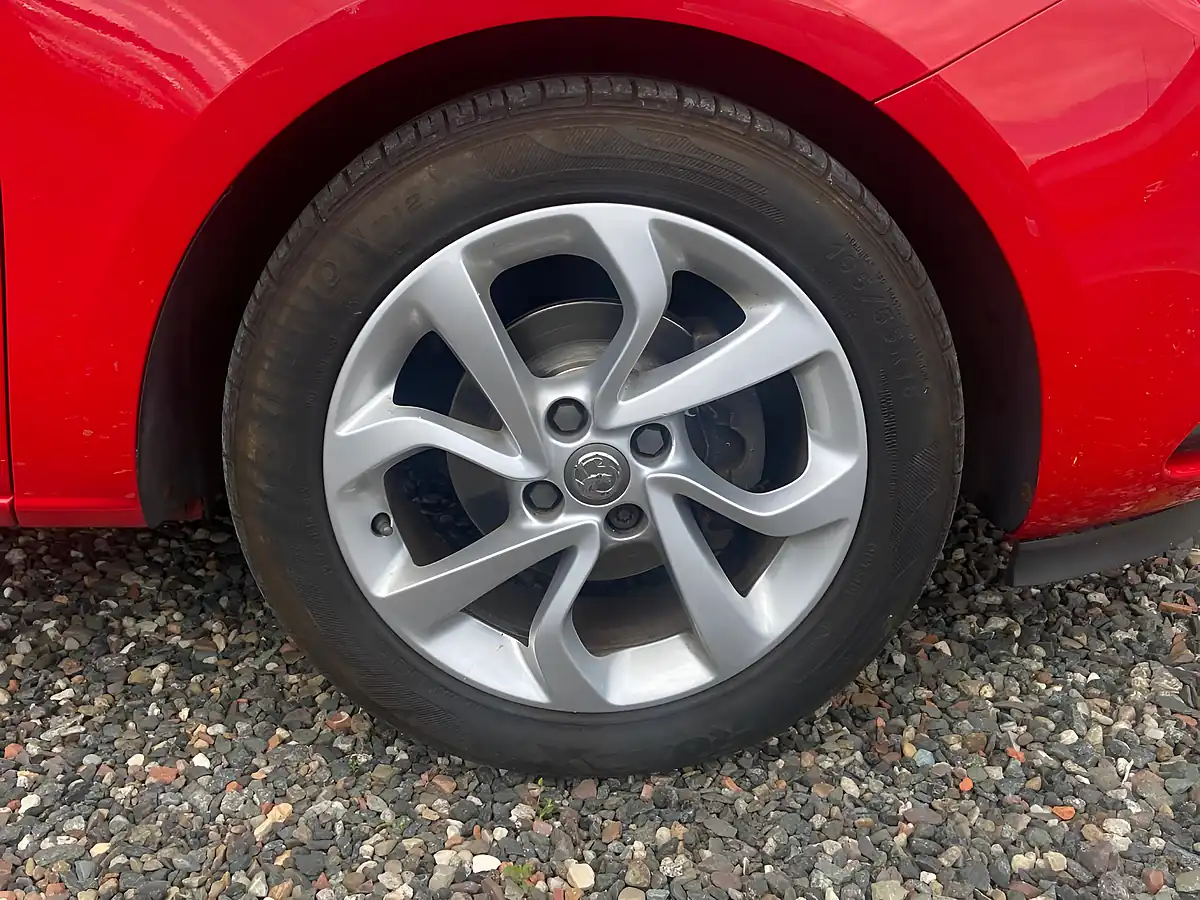 Used 2015 Vauxhall Corsa Excite Ac Red - Interior and Exterior details 11