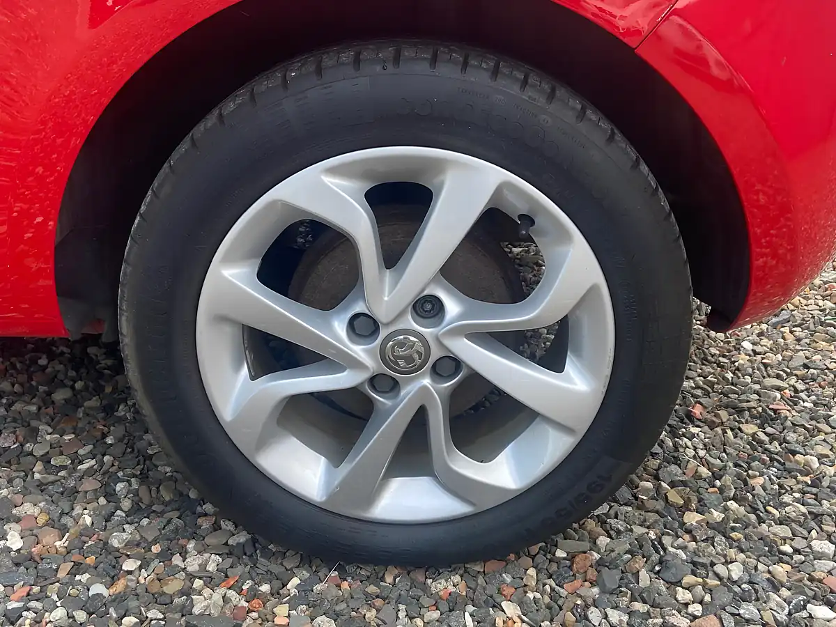 Used 2015 Vauxhall Corsa Excite Ac Red - Interior and Exterior details 14