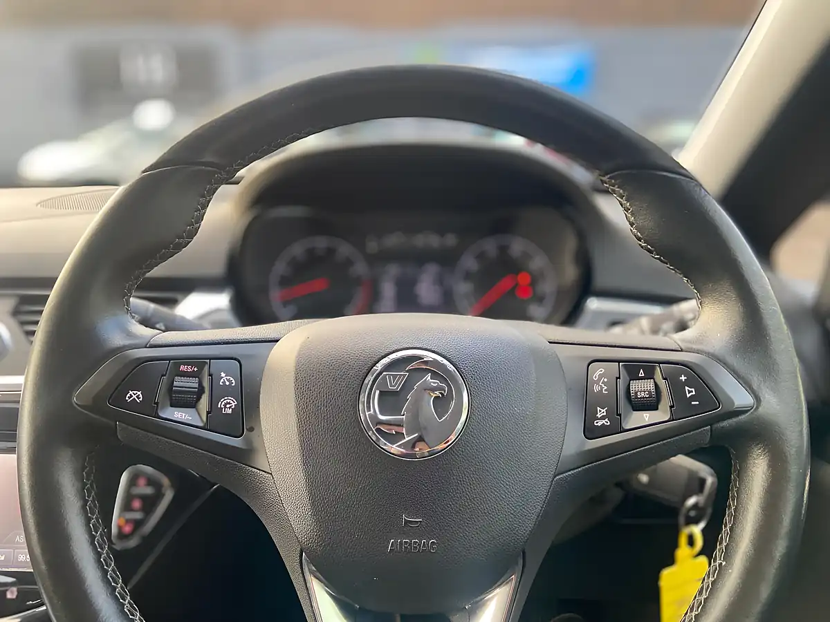 Used 2015 Vauxhall Corsa Excite Ac Red - Interior and Exterior details 19