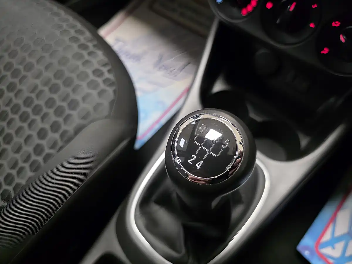 Used 2015 Vauxhall Corsa Excite Blue - Interior and Exterior details 12