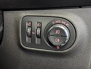 Used 2015 Vauxhall Corsa Excite Green - Interior and Exterior details 12