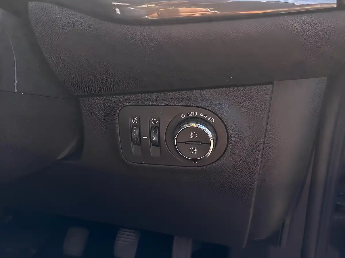 Used 2015 Vauxhall Corsa Excite Grey - Interior and Exterior details 20
