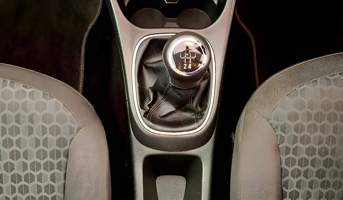 Used 2015 Vauxhall Corsa Excite Red - Interior and Exterior details 15