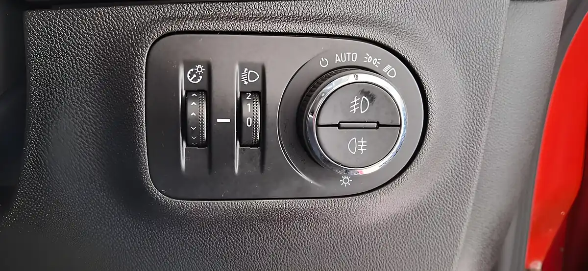 Used 2015 Vauxhall Corsa Excite Red - Interior and Exterior details 16