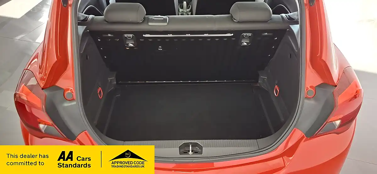 Used 2015 Vauxhall Corsa Excite Red - Interior and Exterior details 20