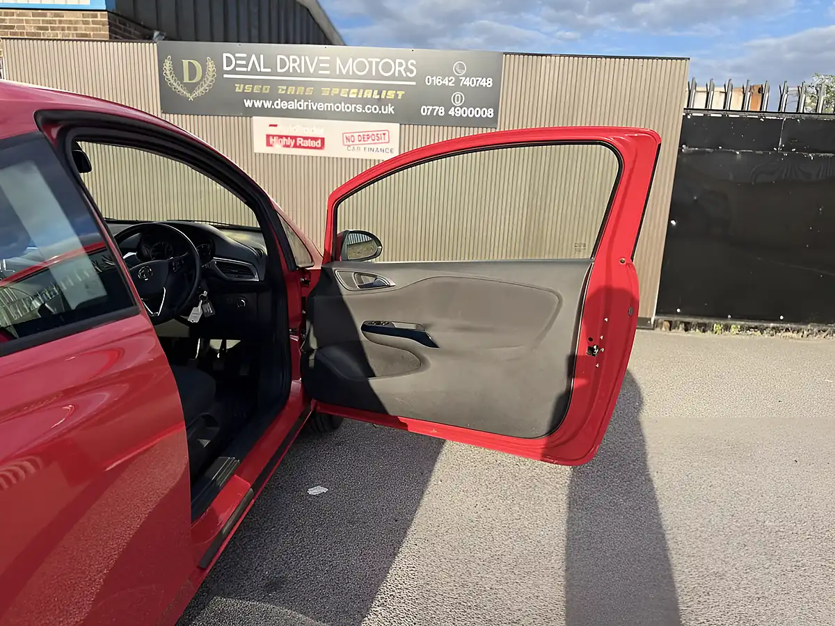 Used 2015 Vauxhall Corsa Excite Red - Interior and Exterior details 9