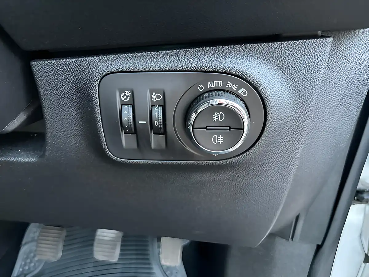Used 2015 Vauxhall Corsa Excite Silver - Interior and Exterior details 15