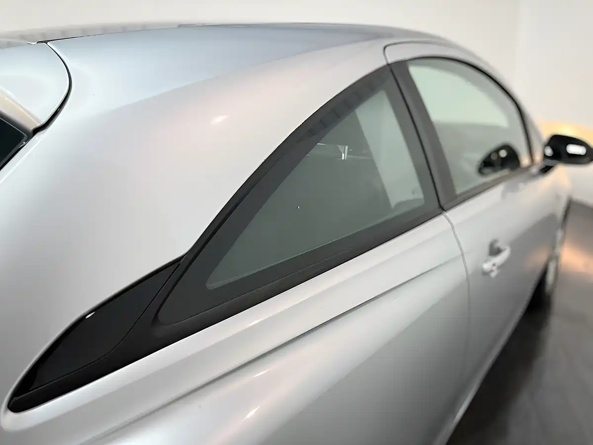 Used 2015 Vauxhall Corsa Excite Silver - Interior and Exterior details 10