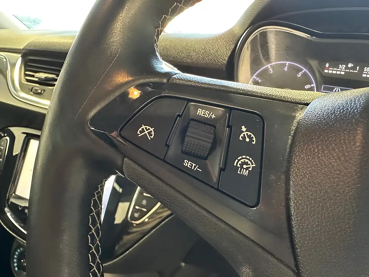 Used 2015 Vauxhall Corsa Excite White - Interior and Exterior details 12