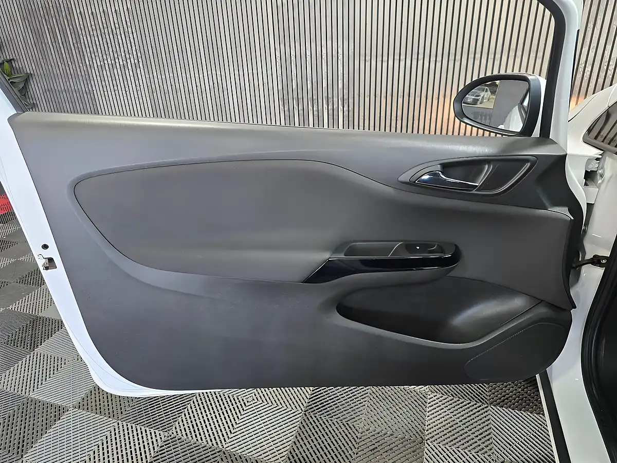 Used 2015 Vauxhall Corsa Excite White - Interior and Exterior details 11