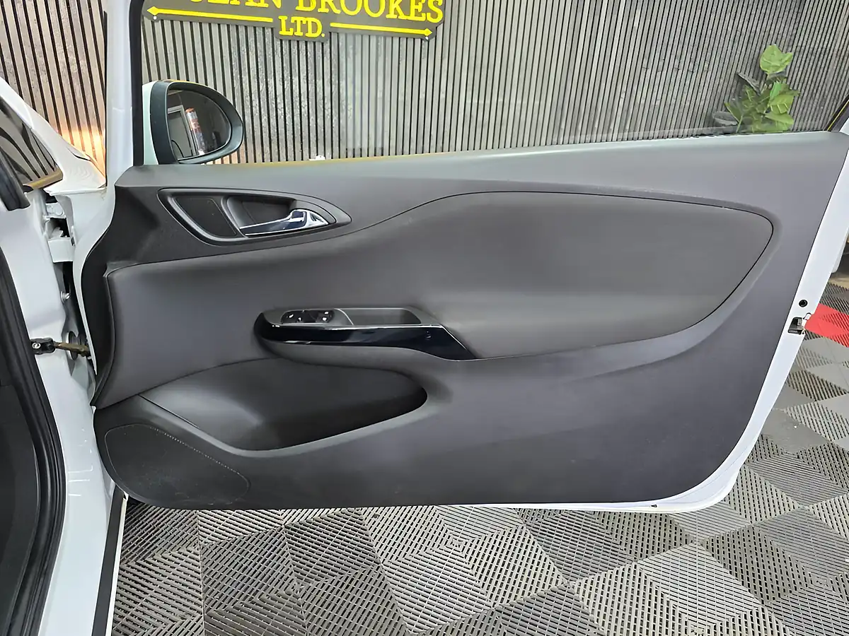 Used 2015 Vauxhall Corsa Excite White - Interior and Exterior details 18