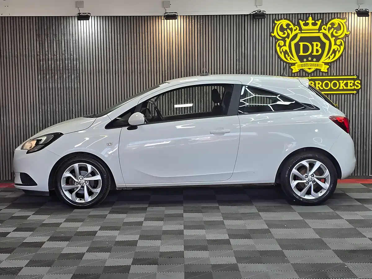 Used 2015 Vauxhall Corsa Excite White - Interior and Exterior details 6