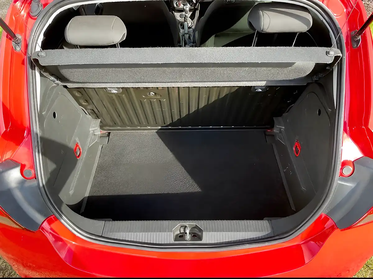 Used 2015 Vauxhall Corsa Limited Edition Flame Red - Interior and Exterior details 20