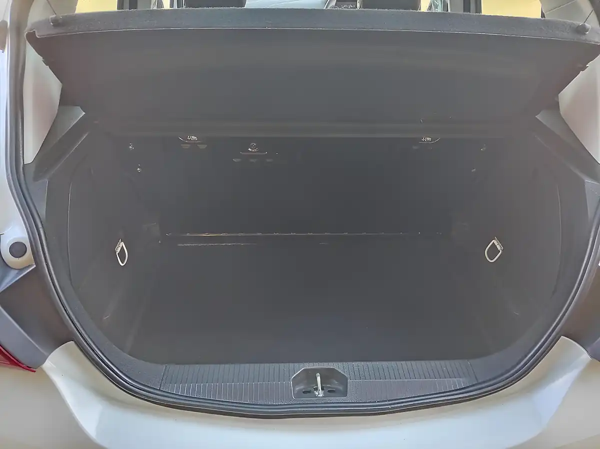 Used 2015 Vauxhall Corsa Limited Edition White - Interior and Exterior details 14