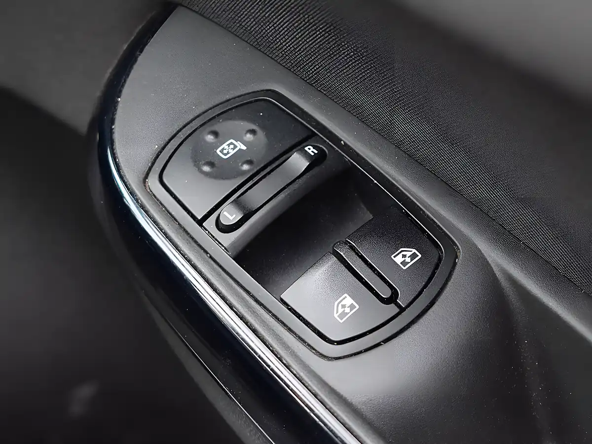 Used 2015 Vauxhall Corsa Limited Edition White - Interior and Exterior details 11