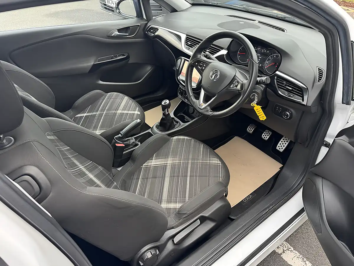 Used 2015 Vauxhall Corsa Limited Edition White - Interior and Exterior details 9