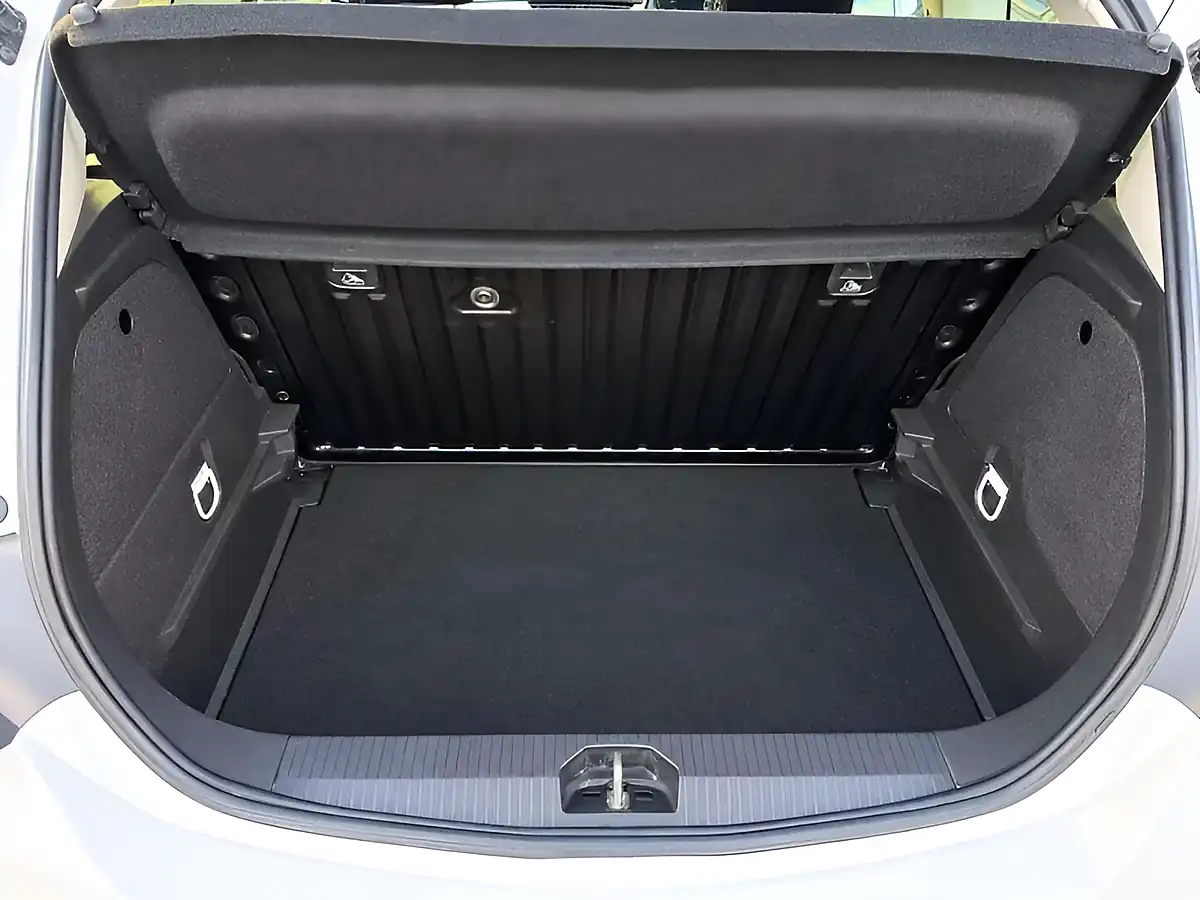Used 2015 Vauxhall Corsa Limited Edition White - Interior and Exterior details 13