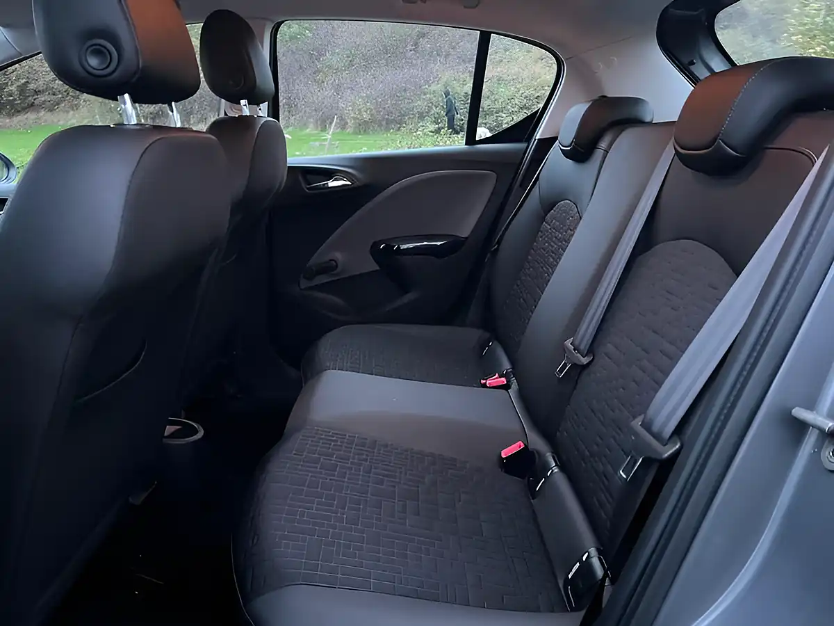 Used 2015 Vauxhall Corsa Se Asteroid Grey - Interior and Exterior details 10