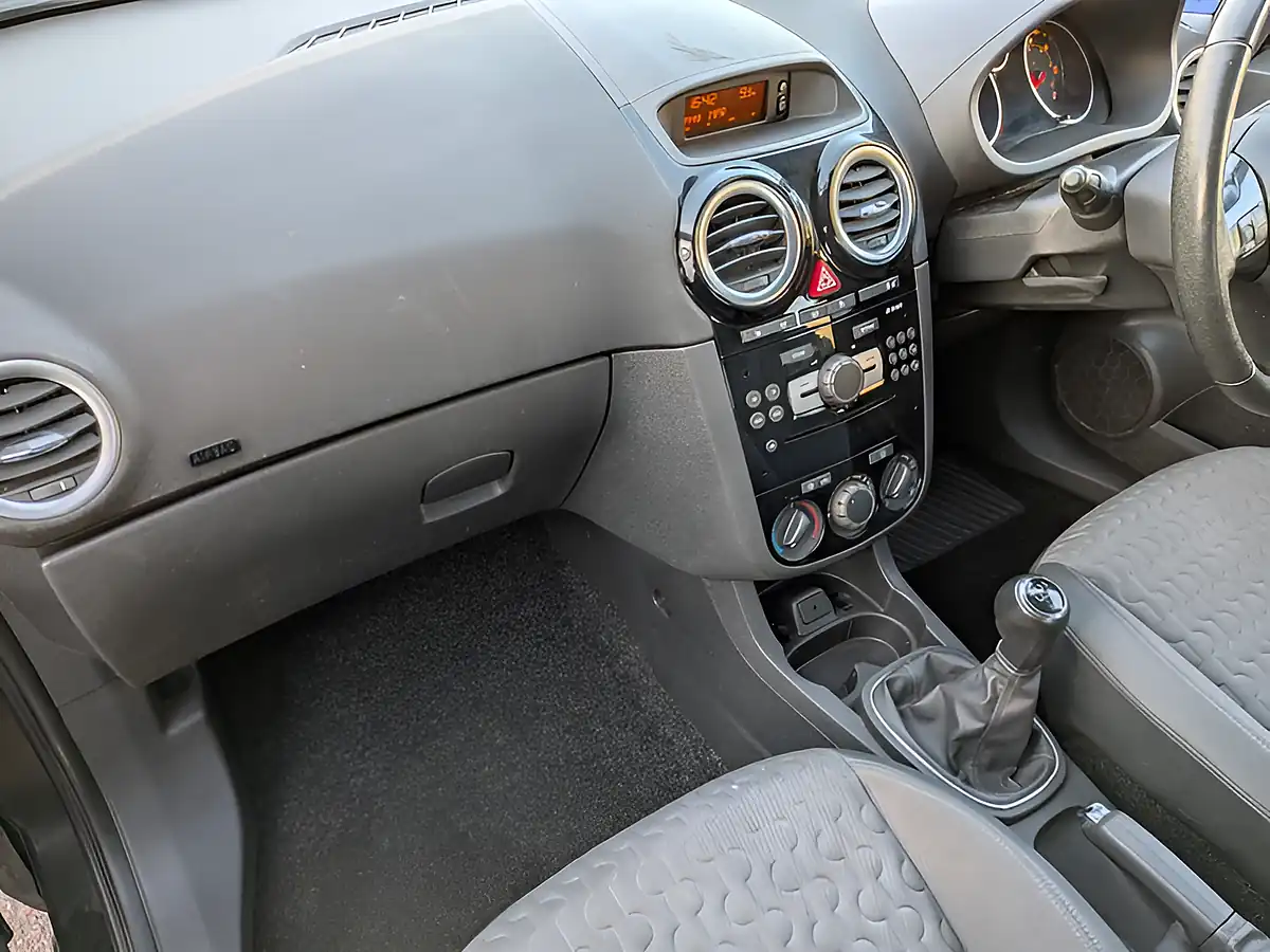 Used 2015 Vauxhall Corsa Se Black - Interior and Exterior details 17