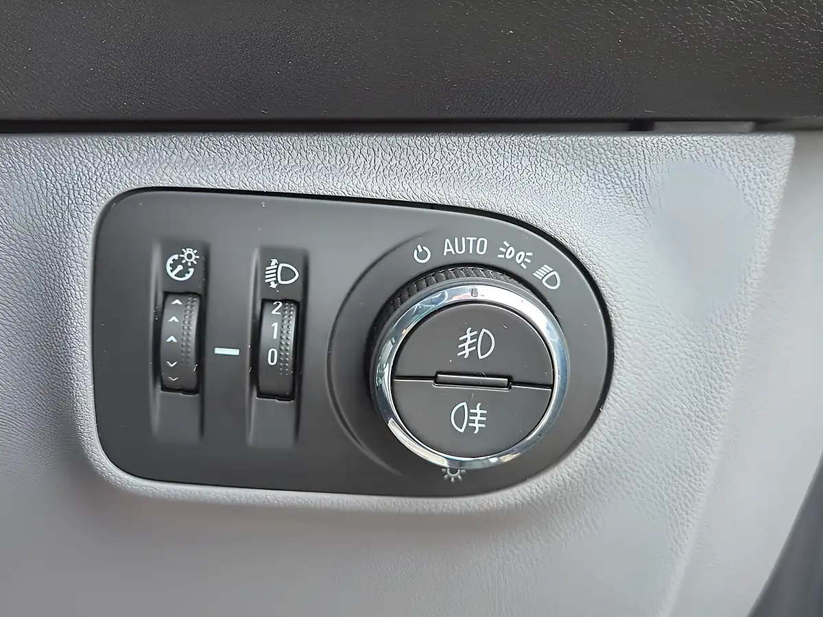 Used 2015 Vauxhall Corsa Se Black - Interior and Exterior details 16