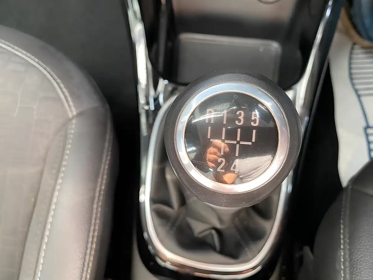 Used 2015 Vauxhall Corsa Se Blue - Interior and Exterior details 16