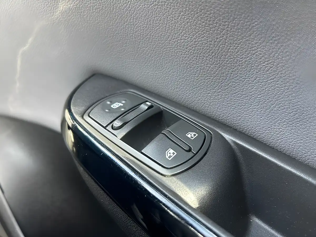 Used 2015 Vauxhall Corsa Se Blue - Interior and Exterior details 13