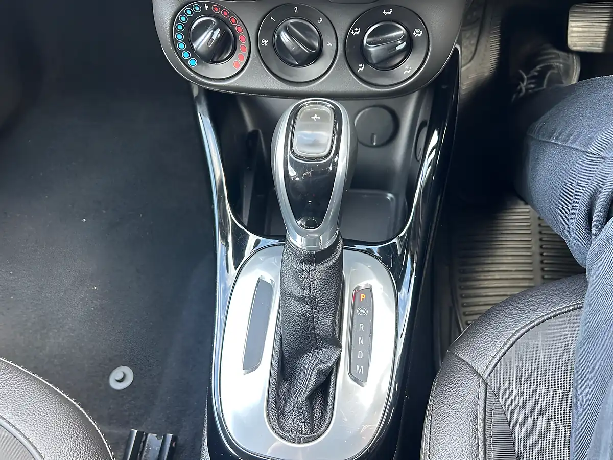 Used 2015 Vauxhall Corsa Se Blue - Interior and Exterior details 7