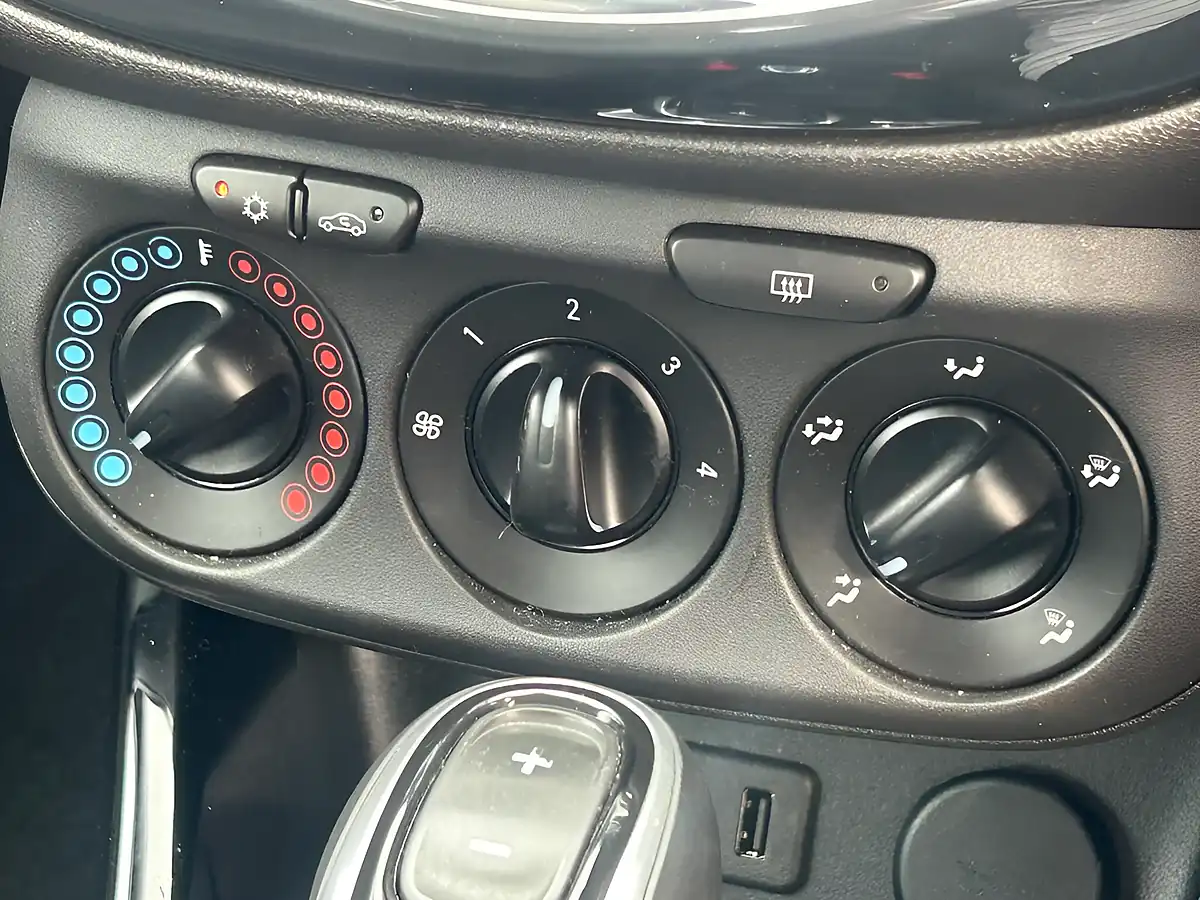 Used 2015 Vauxhall Corsa Se Blue - Interior and Exterior details 19