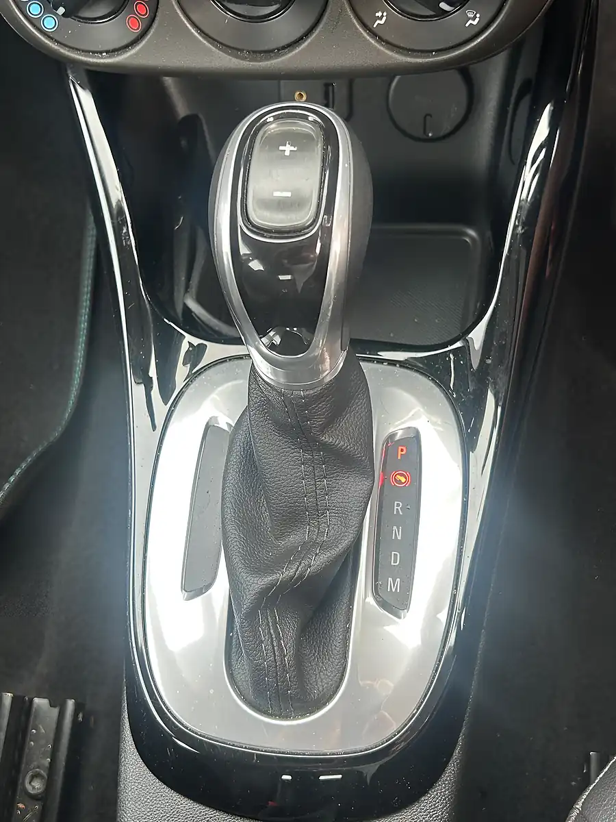 Used 2015 Vauxhall Corsa Se Blue - Interior and Exterior details 6