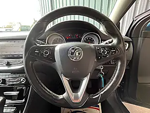 Used 2015 Vauxhall Corsa Se Green - Interior and Exterior details 15