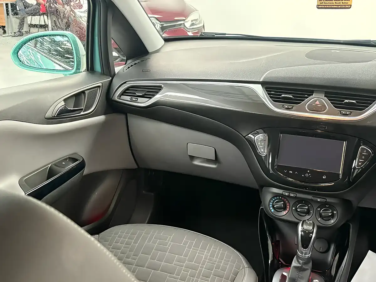 Used 2015 Vauxhall Corsa Se Green - Interior and Exterior details 13