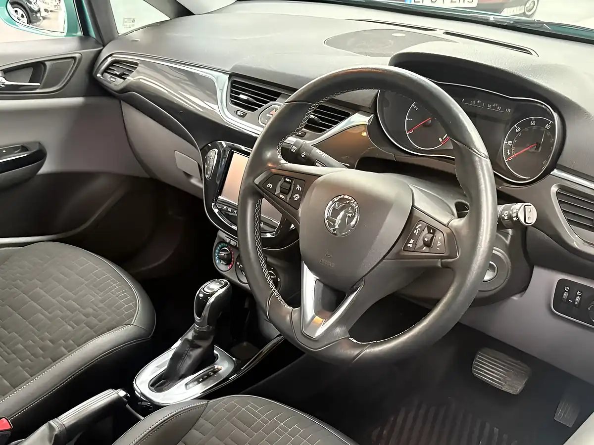 Used 2015 Vauxhall Corsa Se Green - Interior and Exterior details 14
