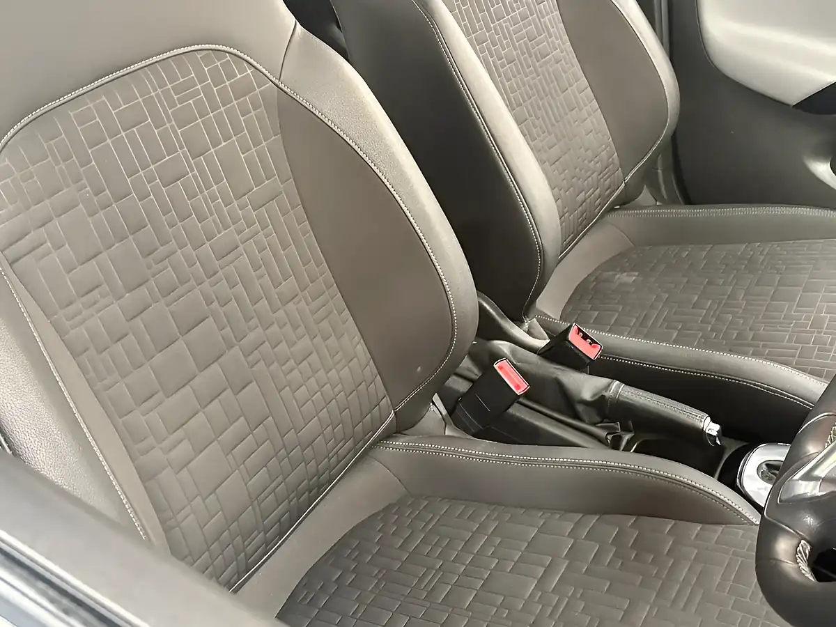 Used 2015 Vauxhall Corsa Se Green - Interior and Exterior details 16