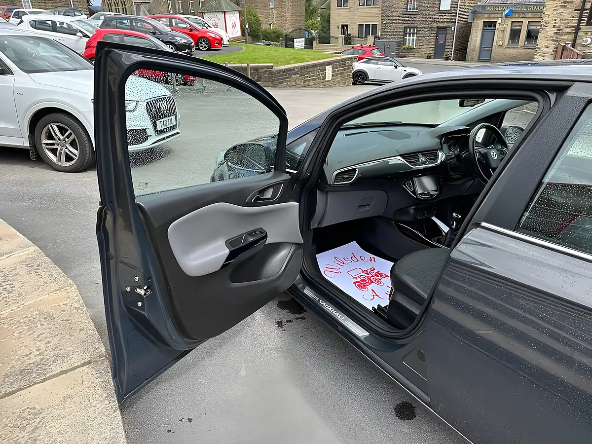Used 2015 Vauxhall Corsa Se Grey - Interior and Exterior details 13