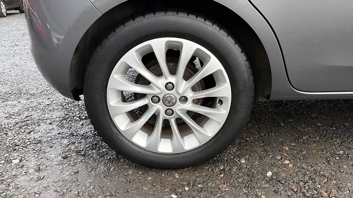 Used 2015 Vauxhall Corsa Se Grey - Interior and Exterior details 19