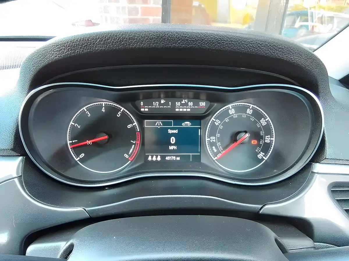 Used 2015 Vauxhall Corsa Se Grey - Interior and Exterior details 15