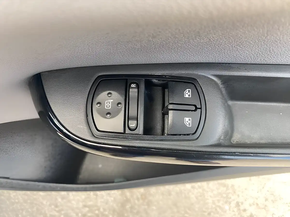 Used 2015 Vauxhall Corsa Se Grey - Interior and Exterior details 20